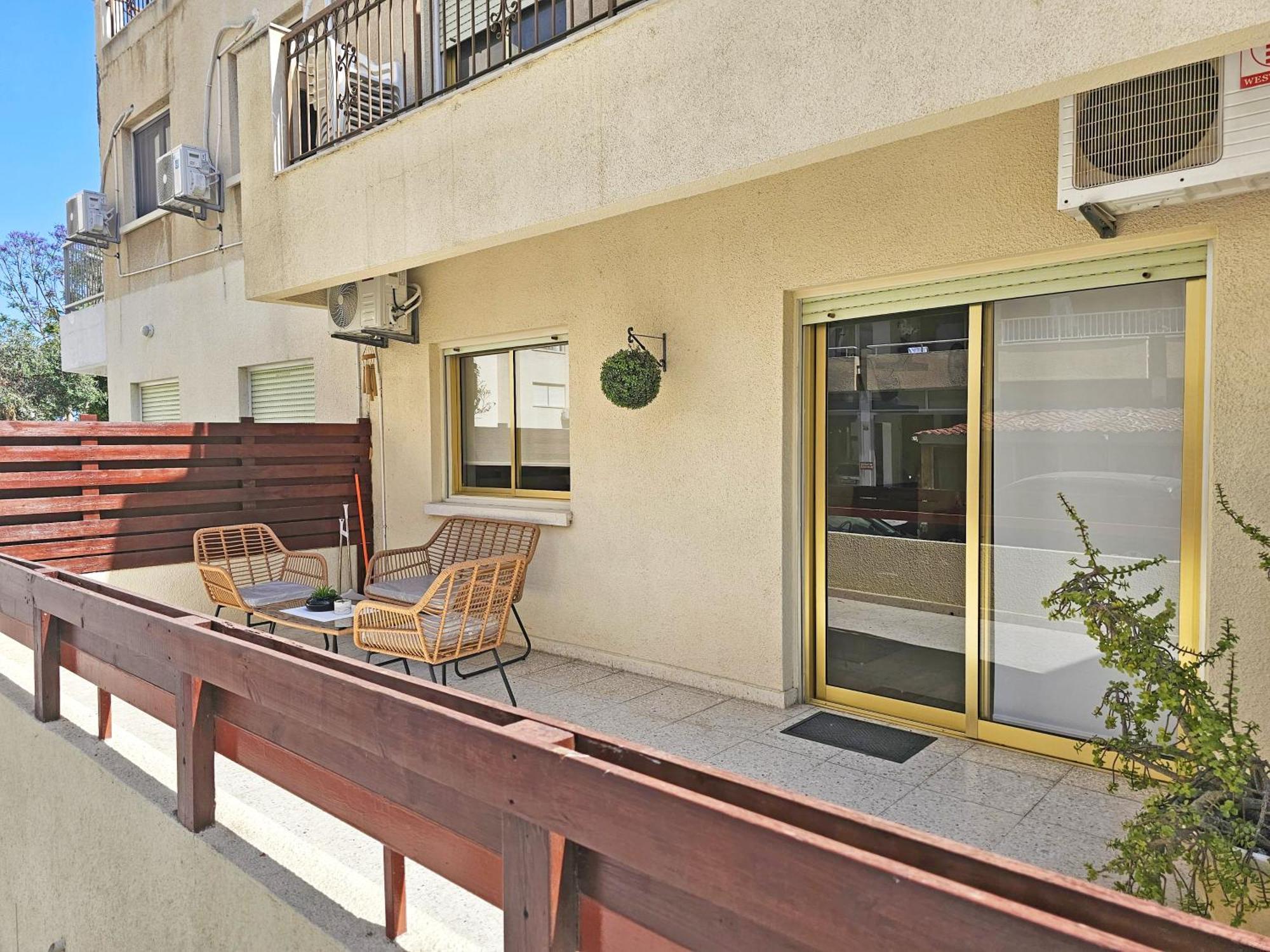 Albert'S Apartment Mackenzie 001 Larnaca Esterno foto